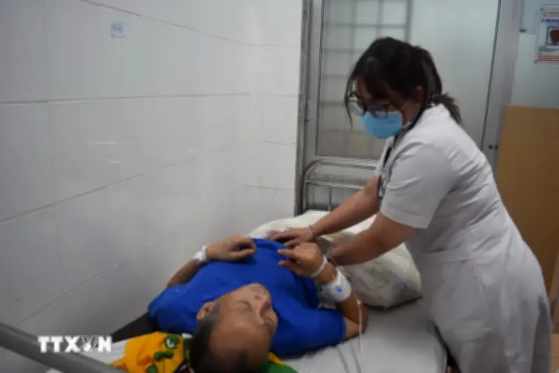 Đồng Tháp: 93 người nghi ngộ độc sau khi ăn bánh mì thịt