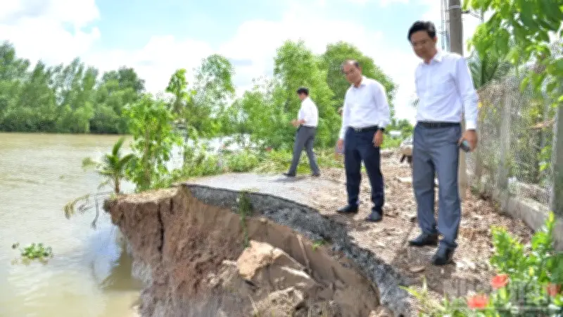 Đồng Tháp: Hai vụ sạt lở bờ kênh nghiêm trọng trong sáng 29/6