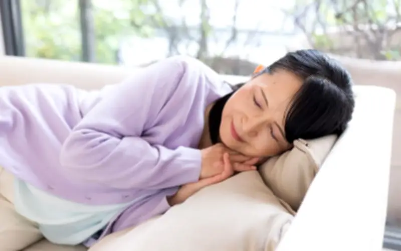 Ngủ trưa buổi sáng tăng nguy cơ tử vong sớm 30%