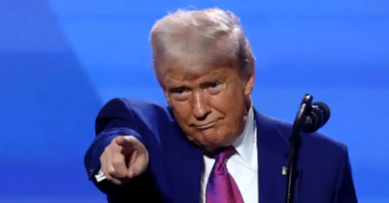 Ông Trump đe dọa áp thuế 100% với châu Âu