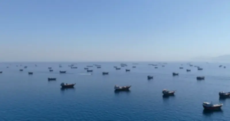 Ông Trump tiết lộ Mỹ bí mật hộ tống 200 tàu qua eo biển Hormuz
