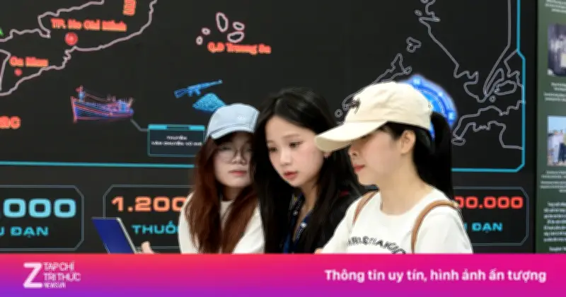 Người dân TP.HCM thử nhận diện tội phạm tại sự kiện 'Tổ quốc bình yên'