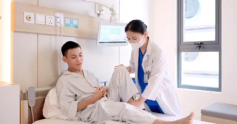 Người đàn ông 37 tuổi xương giòn như ông cụ 80 vì bệnh hiếm
