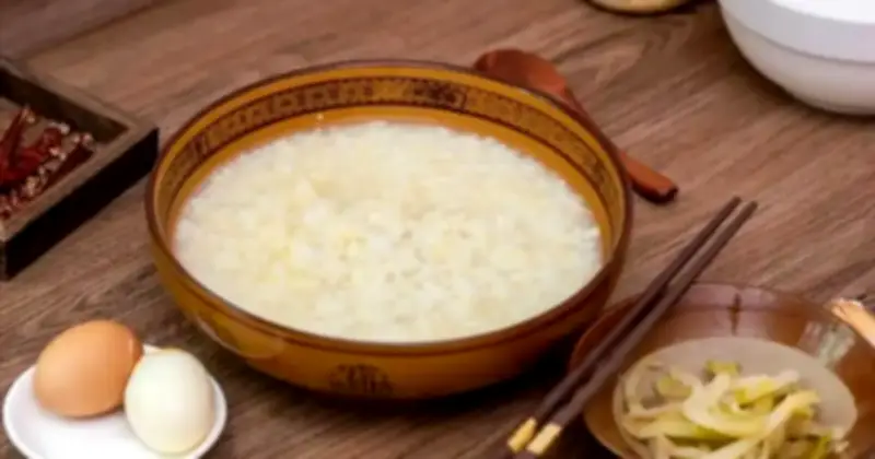 Người đàn ông 60 tuổi qua đời vì tiểu đường, bác sĩ cảnh báo 4 loại bữa sáng nguy hiểm
