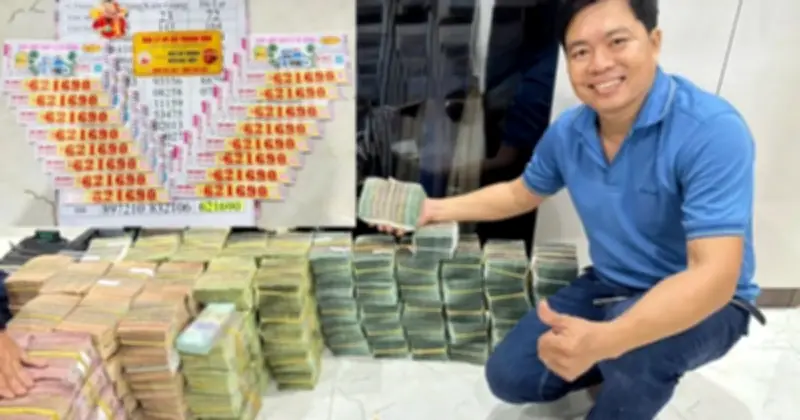Người đàn ông miền Tây trúng 32 tỉ đồng xổ số, yêu cầu nhận tiền mặt để xem 'nhiều cỡ nào'