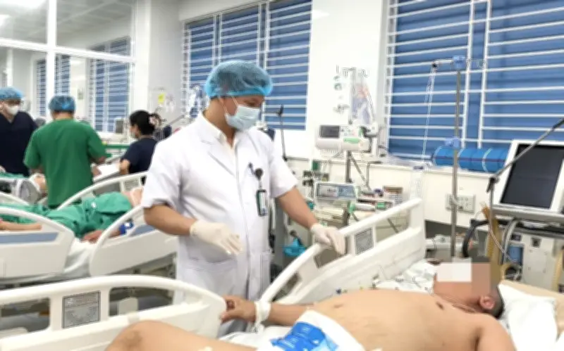 Người đàn ông tưởng khỏe mạnh bất ngờ xuất huyết não nguy kịch vì 2 thói quen độc hại