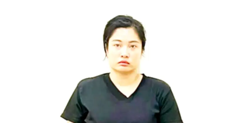 Người phụ nữ bưng tiền mua 30 cái bánh chưng, chém chủ quán đứt gân
