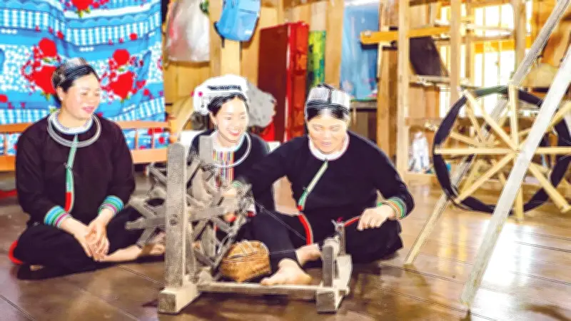 Người Sán Chỉ giữ gìn trang phục truyền thống giữa đời sống hiện đại
