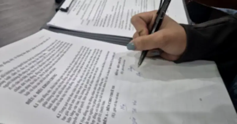 Người trẻ mất tiền vì ký hợp đồng không đọc điều khoản: Bài học đắt giá
