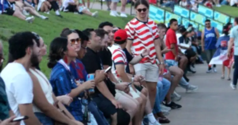 Người Việt ở Mỹ hòa vào không khí FIFA Fan Festival Dallas ngày khai mạc World Cup 2026