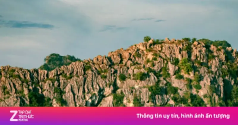 Ngọn núi 'xước như mèo cào' gây sốt ở Ninh Bình