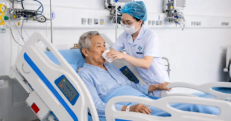 Nguy kịch vì hít sặc khi nuôi ăn qua sonde sau đột quỵ