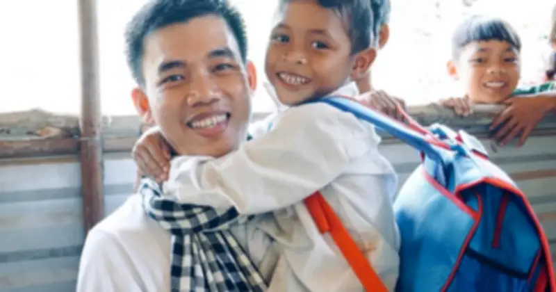 Nguyễn Bình Nam - 'Ông bụt' viết cổ tích cho trẻ vùng cao