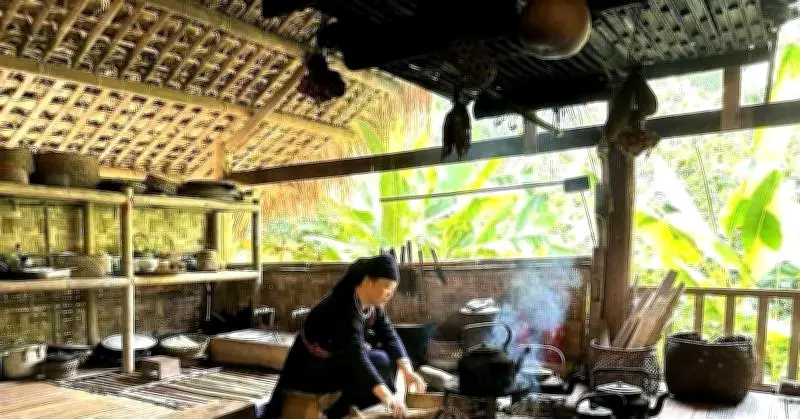 Nguyên tắc âm dương hòa hợp trong bếp lửa người Tày