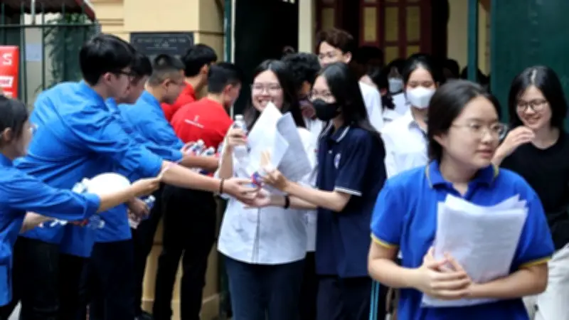 Ngày thi đầu tiên kỳ thi tốt nghiệp THPT 2026 tại Hà Nội diễn ra an toàn