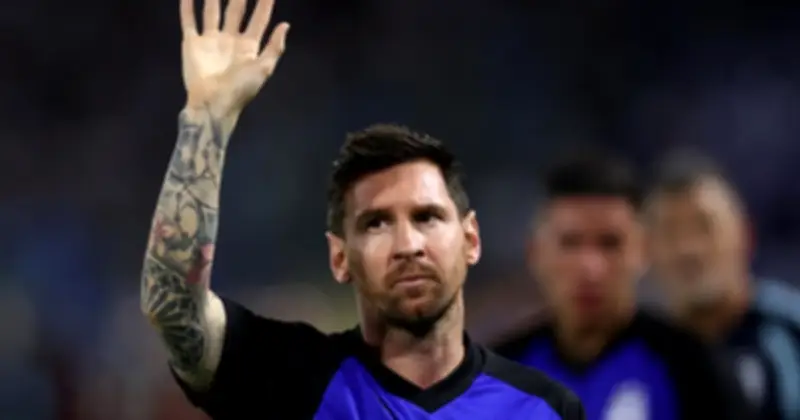 Ngày đầu tập trung: Messi tập riêng, chờ hồi phục cho World Cup
