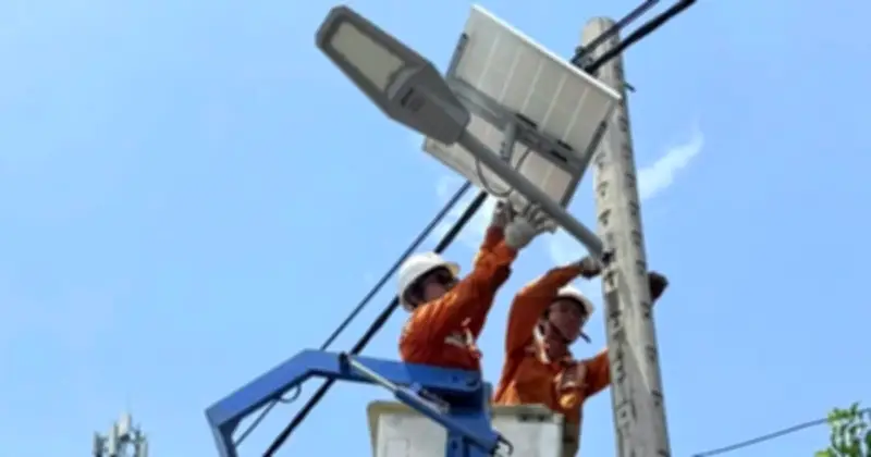 Ánh sáng từ những người thợ điện thầm lặng giữa bão giông