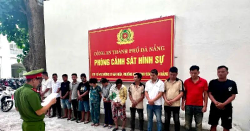 Đánh sập đường dây cá độ bóng đá quy mô lớn trước World Cup