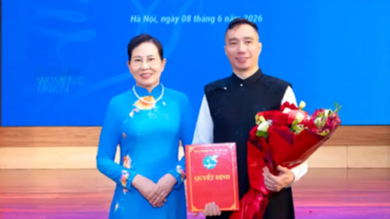 Nhà thiết kế Đỗ Trịnh Hoài Nam đồng hành hỗ trợ phụ nữ khởi nghiệp với áo dài