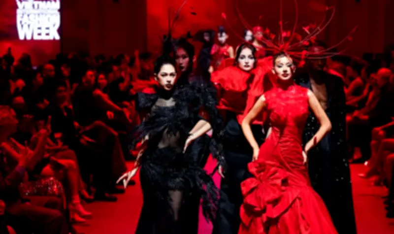 Nhà tạo mẫu quốc tế mang triển lãm nghệ thuật lên sàn runway Việt Nam