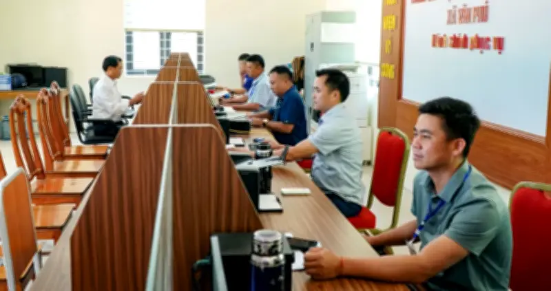 Nhìn lại một năm chính quyền 2 cấp: Cán bộ mang ủy ban về tận nhà dân
