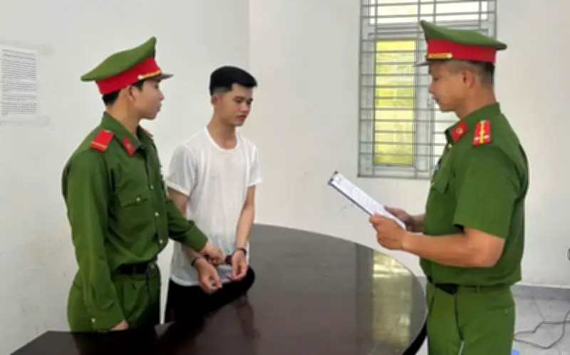Nhân viên quán ăn chiếm đoạt hơn 881 triệu đồng tiền doanh thu