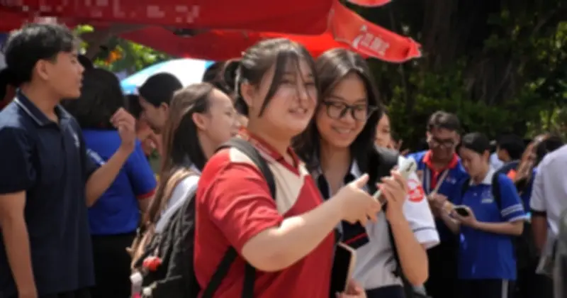 Những ước mơ tuổi 18 tại điểm thi THPT Gia Định gây xúc động