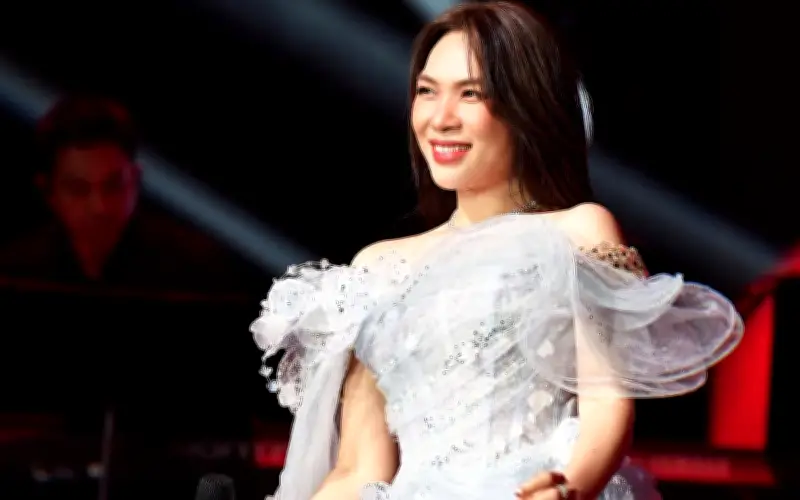 Những thiết kế tôn vinh vẻ đẹp của Mỹ Tâm