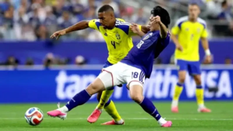 Nhật Bản hòa Thụy Điển 1-1, lần đầu bất bại vòng bảng World Cup
