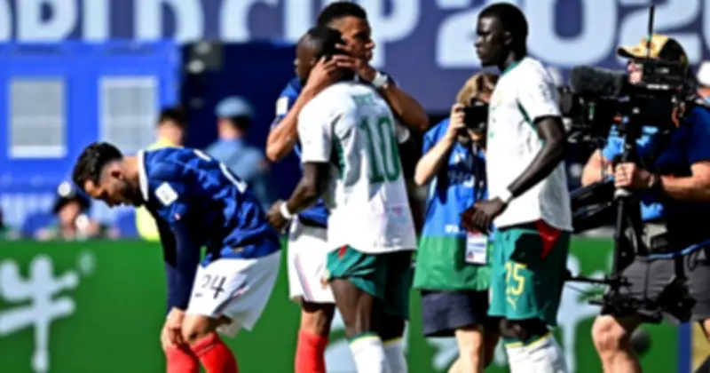 Nội bộ Senegal hỗn loạn: Cầu thủ chưa nhận thưởng, đặt đồ ăn qua xe công nghệ