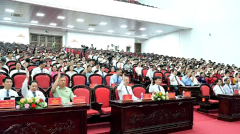 Ninh Bình thông qua 26 nghị quyết, tăng trưởng công nghiệp 27,26%