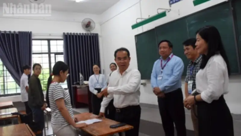 Đà Nẵng kiểm tra điểm thi tốt nghiệp THPT, động viên thí sinh tự tin bước vào kỳ thi