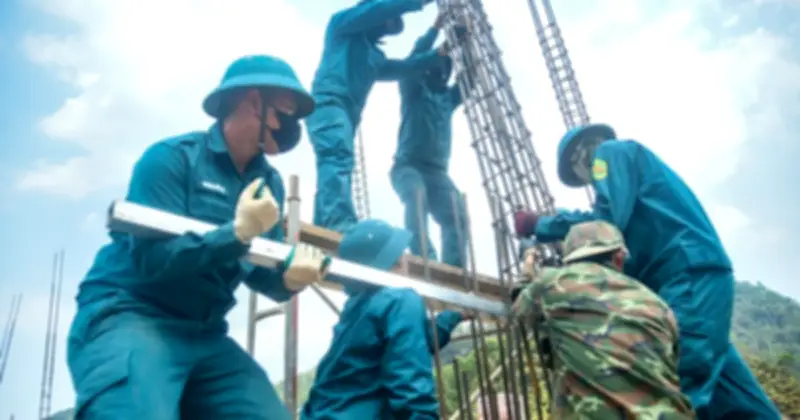Đà Nẵng: Lực lượng quân đội thi công xuyên ngày đêm xây 6 trường nội trú vùng cao