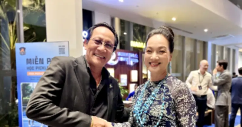 NSND Lê Khanh hội ngộ NSƯT Hoàng Hải, dàn sao 'Mùa đỏ' tại LHP châu Á Đà Nẵng