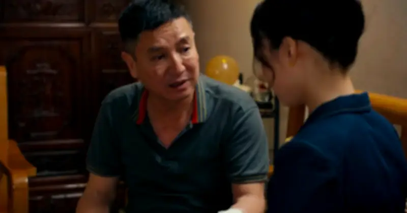 NSƯT Chí Trung ở tuổi 66 vẫn miệt mài đóng phim, tự chạy xe máy đến trường quay