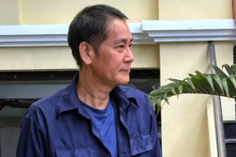 Đạo diễn Lê Minh bị xét xử vì tạt chất bẩn vào nhà con nợ