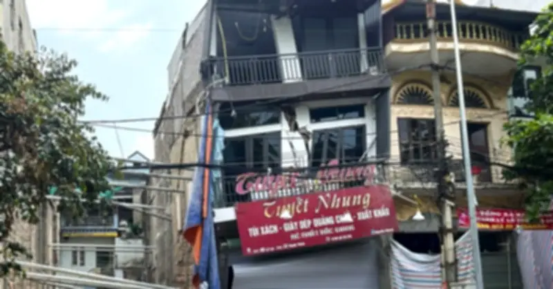 Đào móng công trình khiến nhà bên sụt lún: 10 hồ sơ tạm dừng