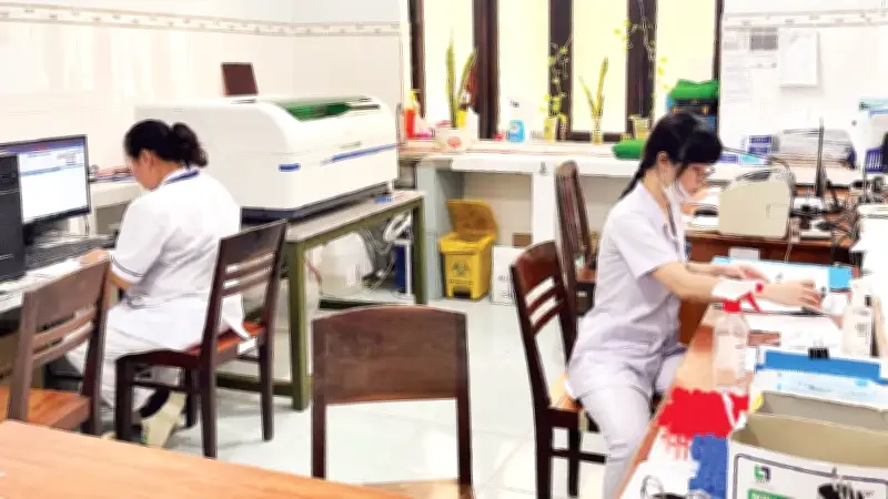 Đảo Phú Quý: Bệnh nhân đột quỵ phải thuê trực thăng 350 triệu đi cấp cứu