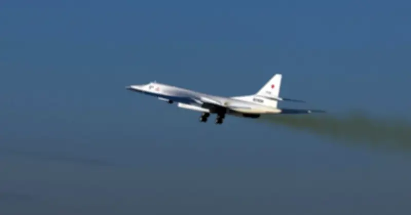 Oanh tạc cơ Tu-160 Nga bay 16 giờ gần không phận NATO