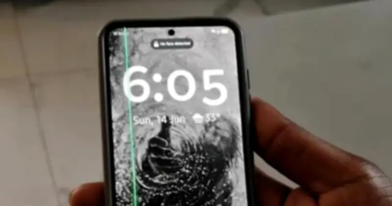 One UI 8.5 gây sọc xanh trên màn hình Galaxy S23, người dùng lo ngại