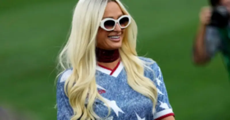 Paris Hilton gây sốt World Cup 2026 với vai trò rước bóng trận Mỹ - Thổ Nhĩ Kỳ