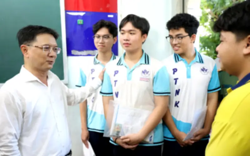 Phó Chủ tịch UBND Tp.HCM kiểm tra điểm thi tốt nghiệp THPT 2026