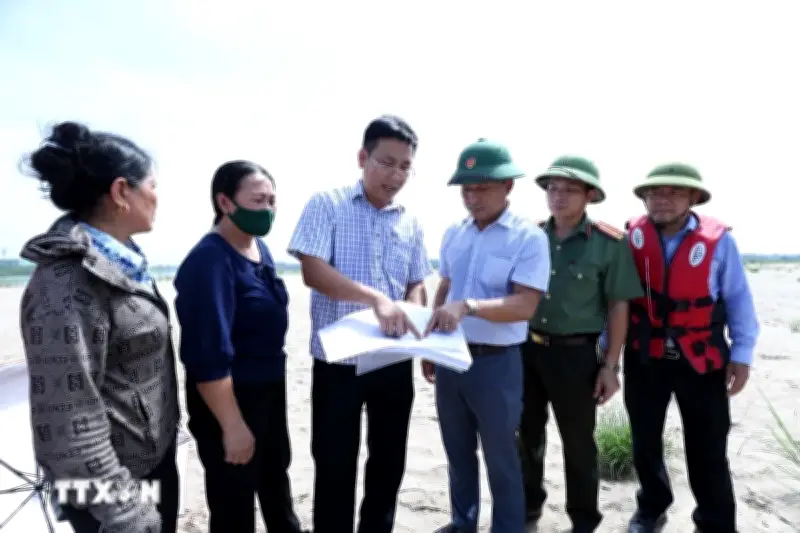 Phú Thọ: Cấm móc giới giải quyết bức xúc của người dân tại bãi khai thác cát