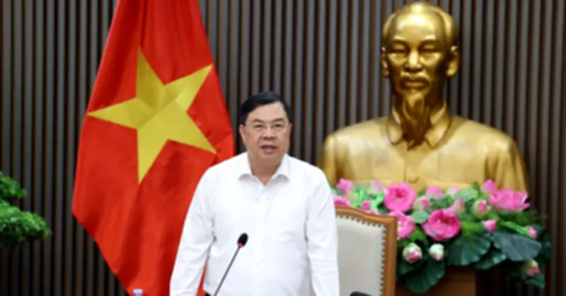 Phó Thủ tướng: Minh bạch thông tin chất lượng, sự tương thích xăng E10