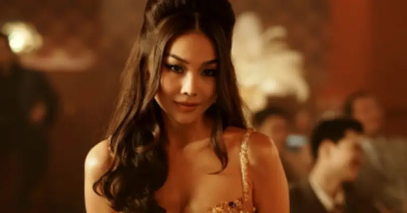 Phim 18+ của Thành Hằng bị 'dè bẹp' giữa bão chê bai, 1 phim âm thầm thu 200 tỷ