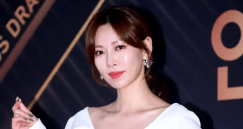 Phim mới của 'ác nữ màn ảnh' Kim So Yeon dừng quay giữa lúc nhà đài vỡ nợ
