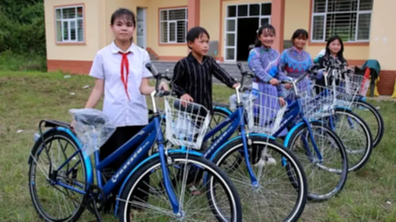 Phiên chợ 0 đồng trao quà 2,4 tỷ đồng cho trẻ em vùng biên Lào Cai
