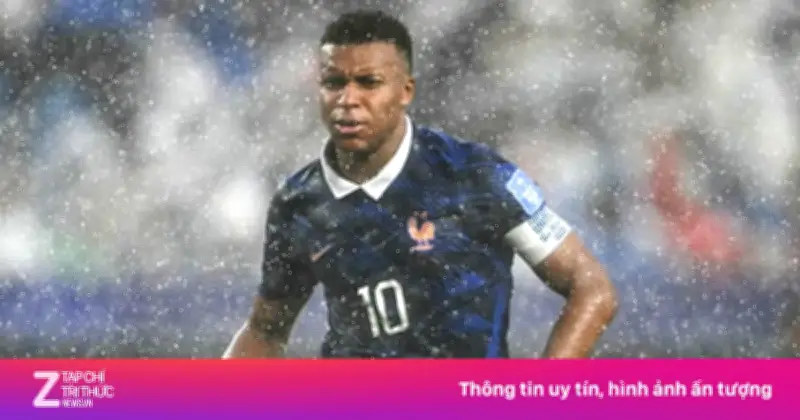 Pháp 2-0 Iraq: Mbappe lập cú đúp, trận đấu gián đoạn vì thời tiết