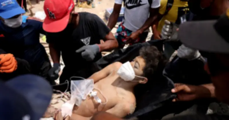 Phép màu tại Venezuela: Cứu hai cha con sau 4 ngày động đất