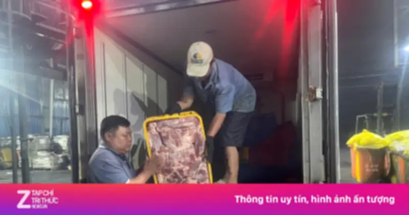 Phát hiện 250 kg thịt heo không rõ nguồn gốc trên xe tải vào TP.HCM